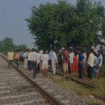 रेल ट्रैक पर युवक का शव मिलने से मचा हड़कंप, हत्या की आशंका से दहशत