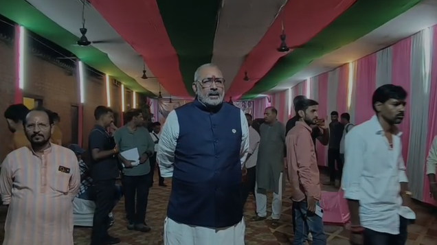 कारीचक में प्रचार गाड़ियों पर हमले पर गिरिराज सिंह का तीखा हमला — कहा, बेगूसराय पाकिस्तान नहीं हुआ है