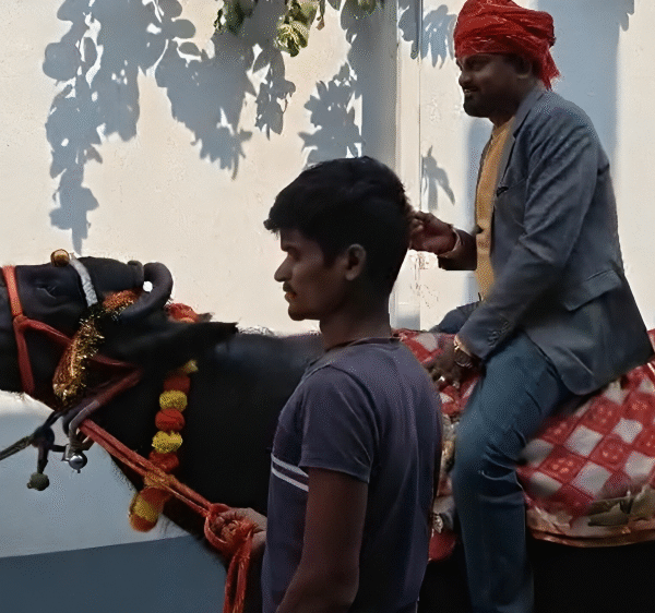 कटिहार में भैंस पर सवार होकर पहुंचे युवा&hellip;