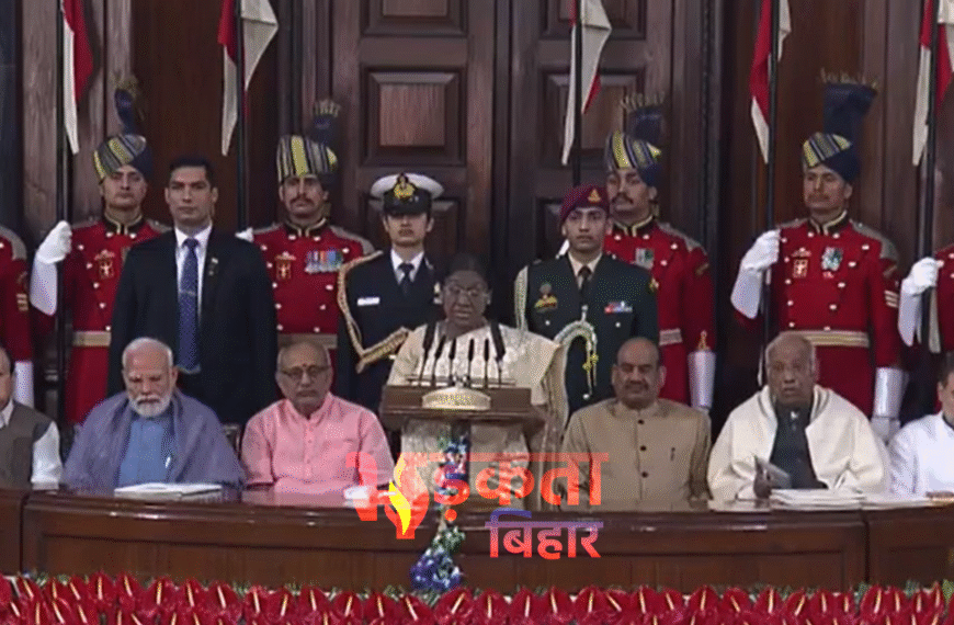 संविधान दिवस: राष्ट्रपति मुर्मू ने संसद में 9 भाषाओं में संविधान का अनुवाद लॉन्च किया