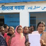 नवादा में जीविका दीदियों का फूटा गुस्सा, रोजगार सृजन योजना की राशि नहीं मिलने पर किया कार्यालय का घेराव