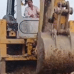 किउल नदी पर जुगाड़ पुल फिर से शुरू: स्थानीय लोगों की मेहनत से लखीसराय में दोबारा बहाल हुई आवाजाही