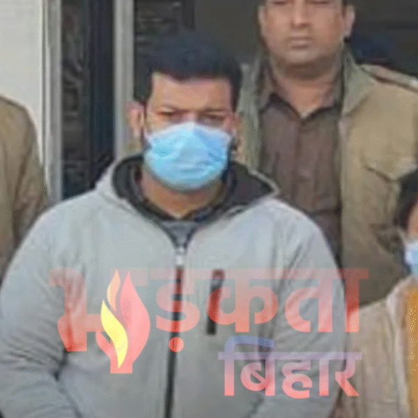 फर्जी पहचान बनाकर देहरादून में रह रहा था…