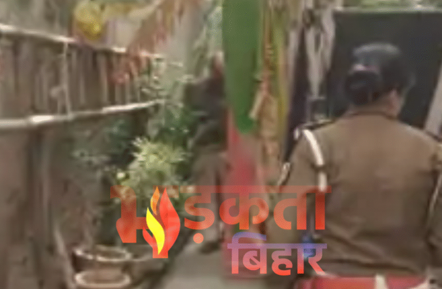 पटना में सड़क किनारे युवती का शव मिलने से हड़कंप, पुलिस ने मामले की जांच शुरू की