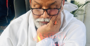 अतिक्रमण हटाने की कार्रवाई के दौरान पुलिस और प्रशासन की मौजूदगी के बीच स्थानीय लोग विरोध करते हुए; पप्पू यादव मीडिया से बात करते हुए।