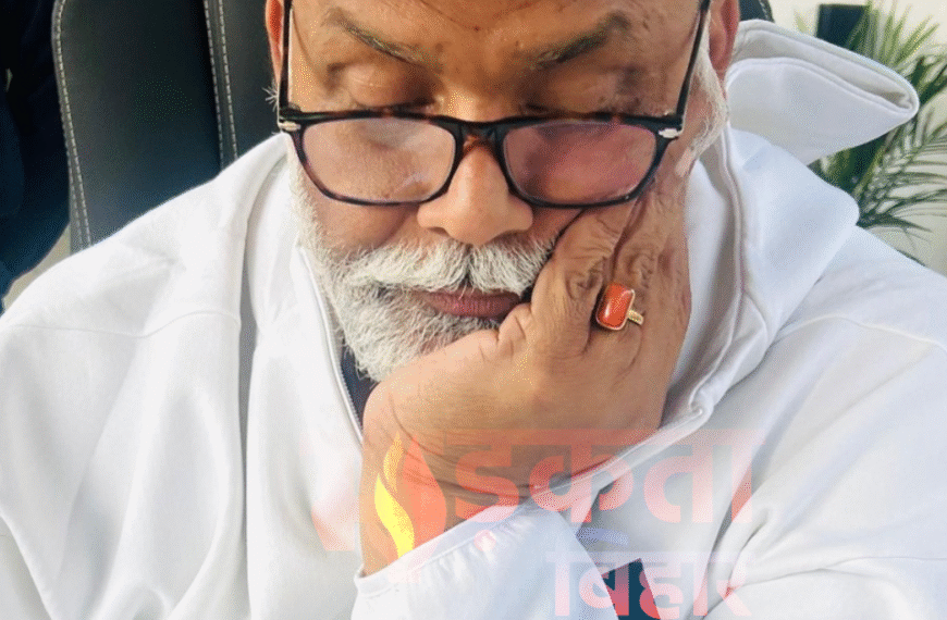 अतिक्रमण हटाने की कार्रवाई के दौरान पुलिस और प्रशासन की मौजूदगी के बीच स्थानीय लोग विरोध करते हुए; पप्पू यादव मीडिया से बात करते हुए।