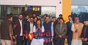 फ्लाइट लेट होने पर चार्टर्ड से दिल्ली रवाना&hellip;