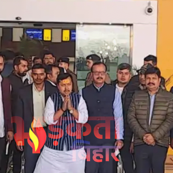 फ्लाइट लेट होने पर चार्टर्ड से दिल्ली रवाना…