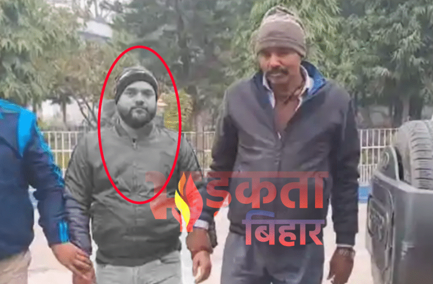 मोतीपुर अंचल कार्यालय में निगरानी का छापा: नाज़िर 8 हजार रुपये रिश्वत लेते रंगेहाथ गिरफ्तार