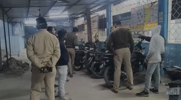 बेगूसराय में दिनदहाड़े सनसनीखेज हत्या, युवक को गोलियों&hellip;