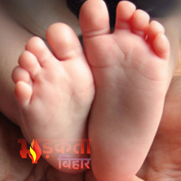 सड़क किनारे ठंड से तड़पता नवजात जिंदगी की&hellip;