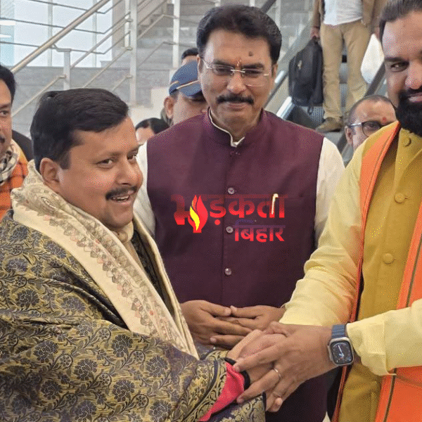 पटना एयरपोर्ट पर बदला-बदला सियासी मिजाज, नितिन नवीन&hellip;
