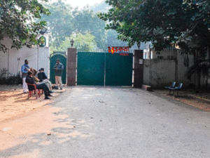 10 सर्कुलर रोड पर सियासी घमासान: फिलहाल आवास&hellip;