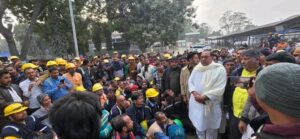 बरौनी रिफाइनरी में मजदूरों का 10 घंटे का&hellip;