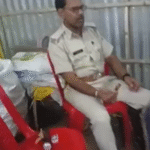 बेगूसराय में वर्दीधारी चौकीदार का गांजा पीते वीडियो वायरल, नशाबंदी कानून पर उठे सवाल