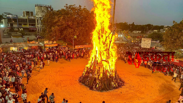 Holika Dahan 2026: भद्रा, प्रदोषकाल और चंद्रग्रहण के दुर्लभ संयोग में कब करें दहन? जानिए धुलंडी की सही तिथि