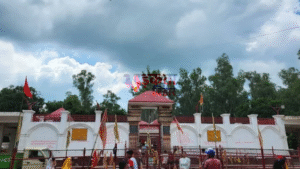 थावे मंदिर के बाहर प्रसाद को लेकर बवाल:&hellip;