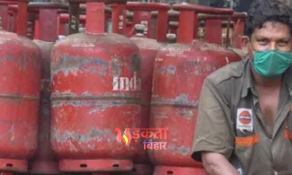 पटना में गैस संकट का असर: 3 हजार…