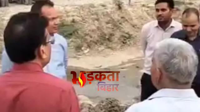 बख्तियारपुर में गंगा पाथ-वे का निरीक्षण, मुक्तिधाम की बदहाल स्थिति पर भड़के पटना कमिश्नर