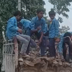 तपती धूप में बच्चों से मजदूरी! बछवाड़ा के स्कूल में जलावन ढुलवाने का VIDEO वायरल