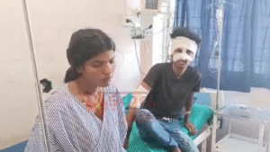 Bihar Crime: हाजीपुर में दिनदहाड़े चाकूबाजी, ई-रिक्शा रोक&hellip;