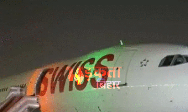 Delhi Airport: टेकऑफ के दौरान विमान के इंजन&hellip;