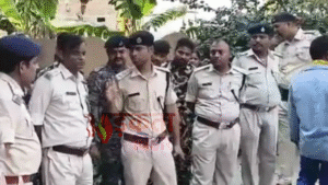 वैशाली में बम-फायरिंग के बीच बड़ी डकैती: ज्वेलरी&hellip;