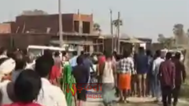 अवैध बालू पर कार्रवाई बनी हिंसक: गया में भीड़ का पुलिस पर हमला, पथराव और लाठीचार्ज