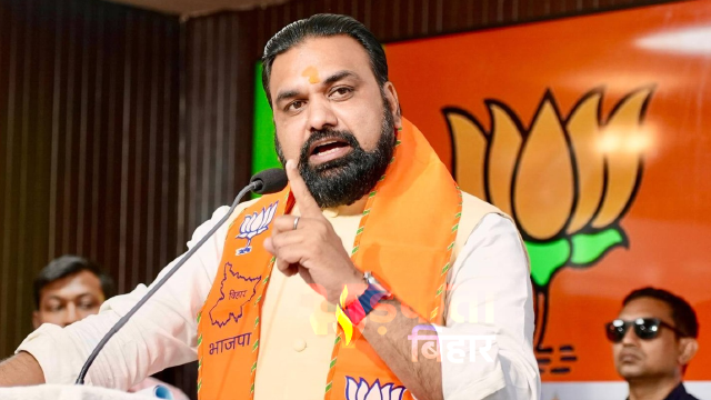 हड़ताल पर सख्ती: राजस्व कर्मियों की सैलरी पर चलेगा ‘कैंची’, 624 अफसरों पर जुर्माना तय