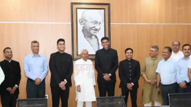 पटना: सीएम नीतीश कुमार से आईएफएस प्रशिक्षु अधिकारियों की मुलाकात, हरित आवरण बढ़ाने पर दिया जोर