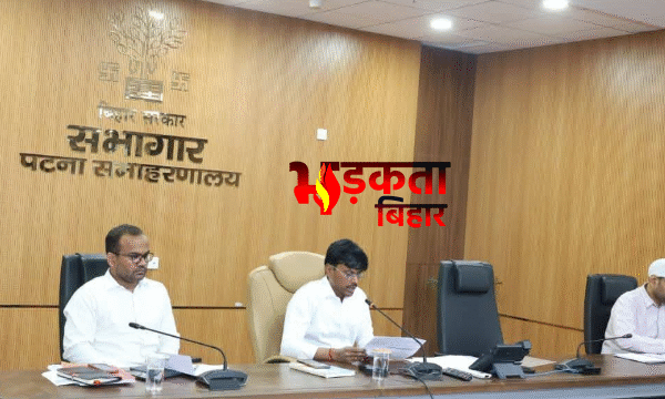 Patna News: शिकायतों में लापरवाही पर DM का…