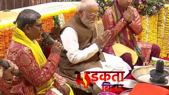 PM Modi Gujarat Visit: सोमनाथ मंदिर में पीएम मोदी ने की पूजा, अमृत महोत्सव से पहले भव्य रोडशो