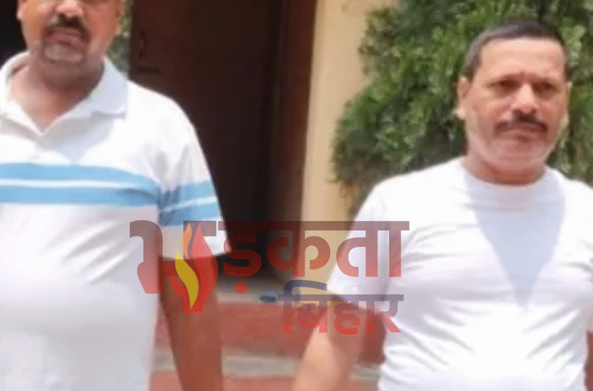 बेगूसराय में मुर्गी फार्म की आड़ में चल रहा था स्मैक कारोबार, कांग्रेस नेता समेत दो गिरफ्तार