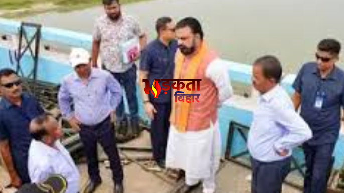 Bihar News: मुख्यमंत्री के मुफ्त नाव सेवा ऐलान पर उठे सवाल, वायरल वीडियो में यात्रियों से किराया वसूली का दावा